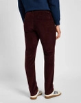 Męskie spodnie zwężane LEE SLIM CHINO VELVET BEET 112355773