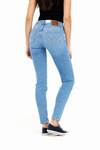 Damskie spodnie jeansowe rurki WRANGLER SKINNY MAMBO BLUE W28KKRP21