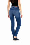 Damskie spodnie jeansowe rurki WRANGLER SKINNY MEDIUM BLUE W20KBN30G