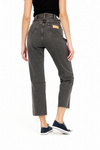 Damskie jeansy proste WRANGLER RETRO STRAIGHT CROP DESERT BLACK W27YRJ26N