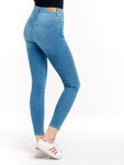 Damskie jeansy rurki WRANGLER SKINNY HIGH STAYIN LIGHT W27HJM96D