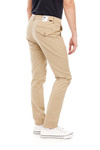 Męskie spodnie zwężane LEE SLIM CHINO SERVICE SAND L768LA10