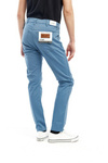 Męskie spodnie jeansowe zwężane WRANGLER LARSTON ROYAL BLUE W18SF3X31