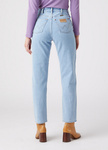 Damskie spodnie jeansowe proste WRANGLER MOM HOLD ME W24696P17