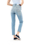 Damskie jeansy luźne WRANGLER BOYFRIEND GLASTON W27MGF128