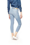 Damskie spodnie jeansowe rurki WRANGLER SKINNY CROP LIGHT CHARM W28MKR17U