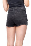 Damskie spodenki WRANGLER BOYFRIEND SHORT BLACK W29ACK95T