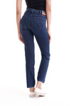 Damskie jeansy slim WRANGLER HIGH SLIM TRUE DARK W27GBV78Z